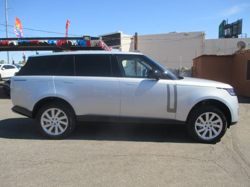 Used 2025 Land Rover Range Rover Long Wheelbase SE image 1
