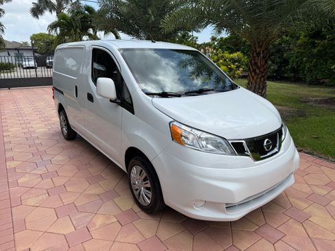Used 2019 Nissan NV200 SV Van 4D FWD image 3