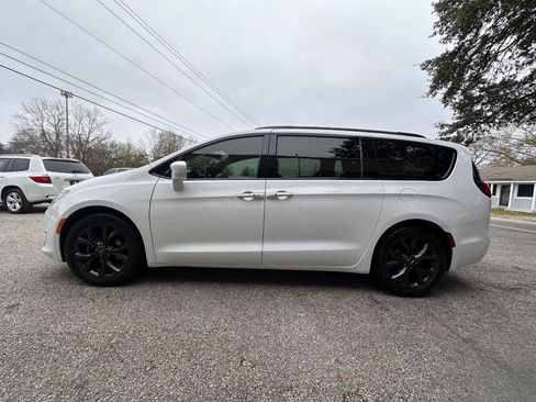 Used 2019 Chrysler Pacifica Touring Plus image 6