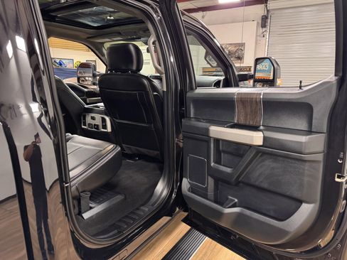 Used 2020 Ford F350 Lariat image 16