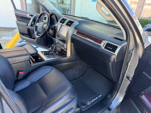 Used 2018 Lexus GX 460 image 28