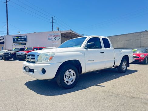 Used 2010 Toyota Tacoma 2WD Access Cab image 3