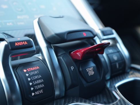 Used 2020 Lamborghini Urus image 22