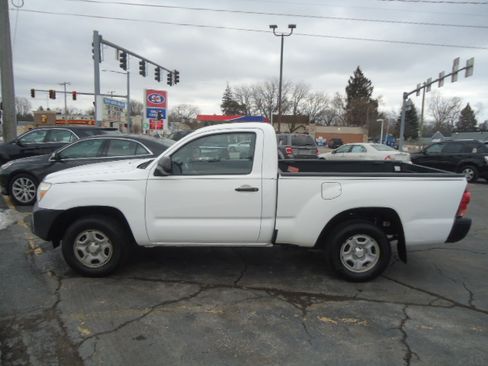 Used 2014 Toyota Tacoma image 1