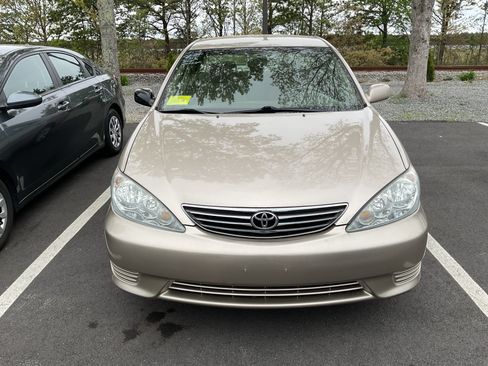 Used 2005 Toyota Camry LE FWD Sedan 2.4L 4-Cyl image 2