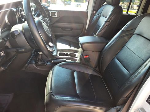 Used 2023 Jeep Wrangler Unlimited Sahara w/ Altitude AWD/4WD image 9
