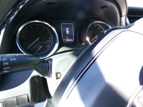 Used 2019 Toyota Camry SE image 11