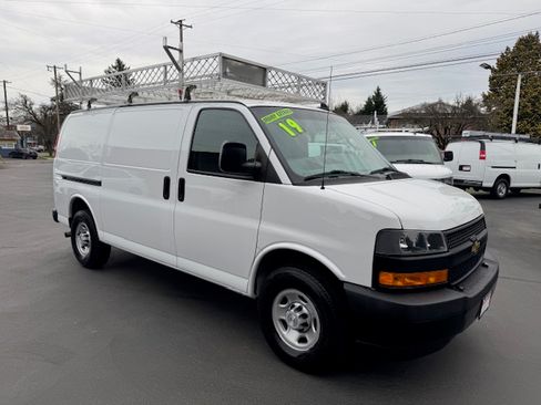 Used 2019 Chevrolet Express 3500 image 1