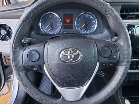 Used 2019 Toyota Corolla LE image 8