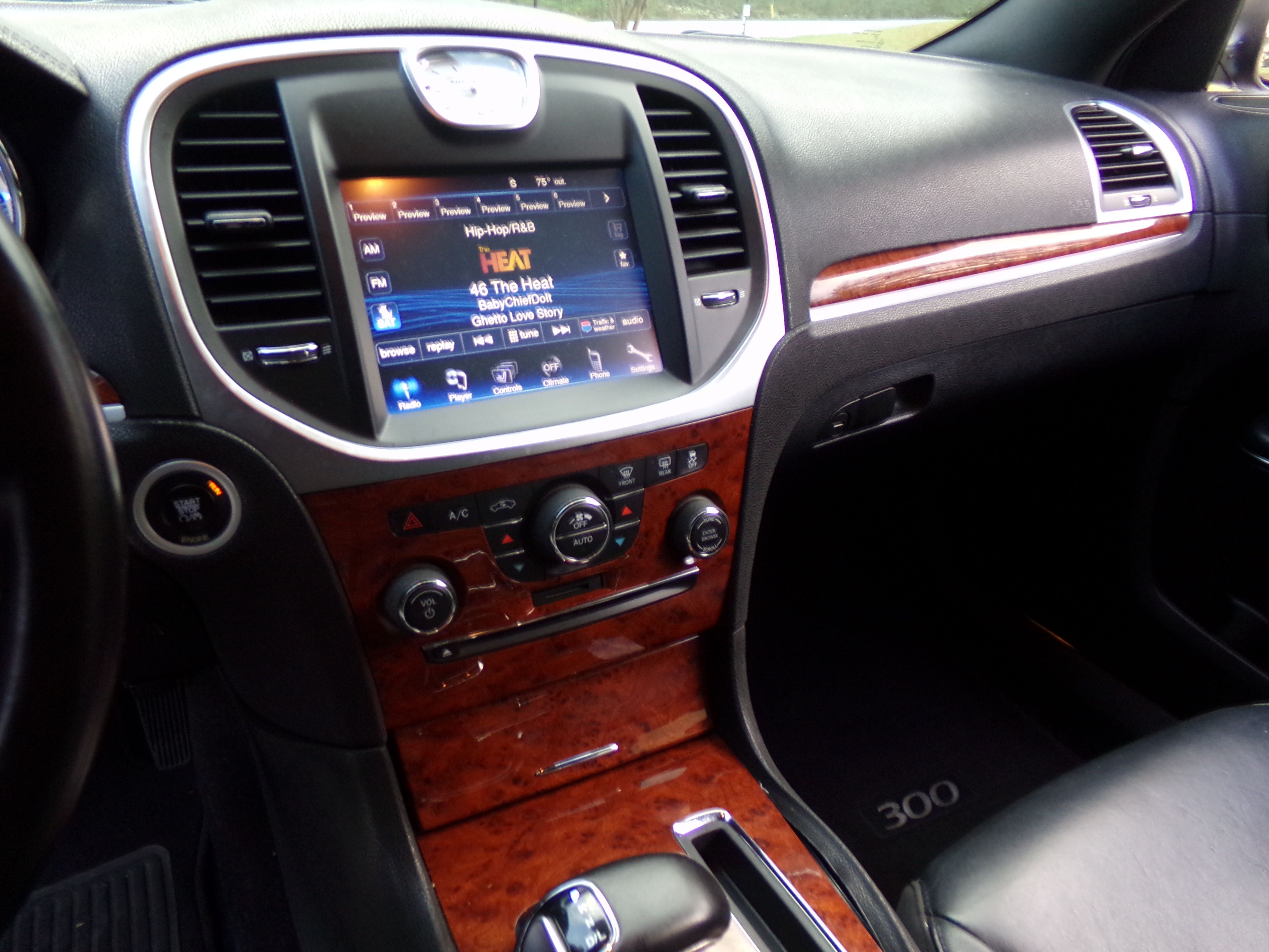 Used 2014 Chrysler 300 S RWD image 13