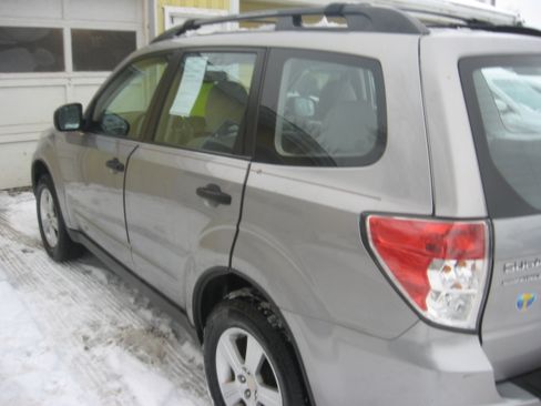 Used 2011 Subaru Forester 2.5X image 6