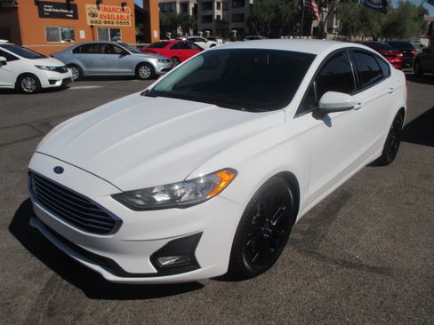 Used 2020 Ford Fusion SE FWD image 2