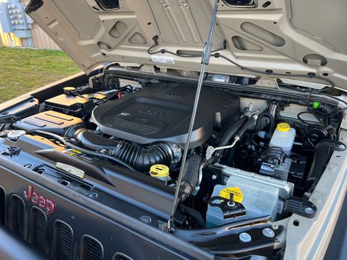 Used 2018 Jeep Wrangler Unlimited Rubicon image 19