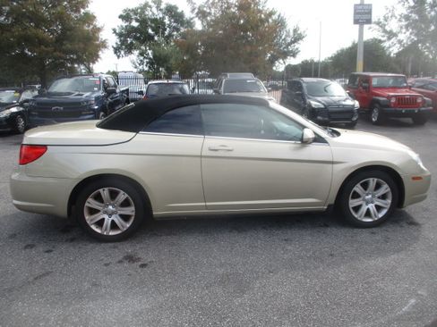 Used 2010 Chrysler Sebring Touring image 5
