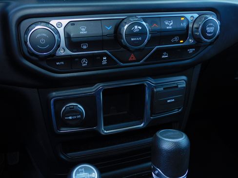 Used 2023 Jeep Gladiator Sport AWD/4WD image 5
