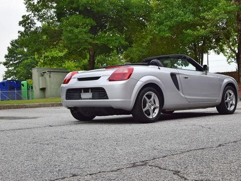 Used 2001 Toyota MR2 Spyder UNAVAIL RWD image 27