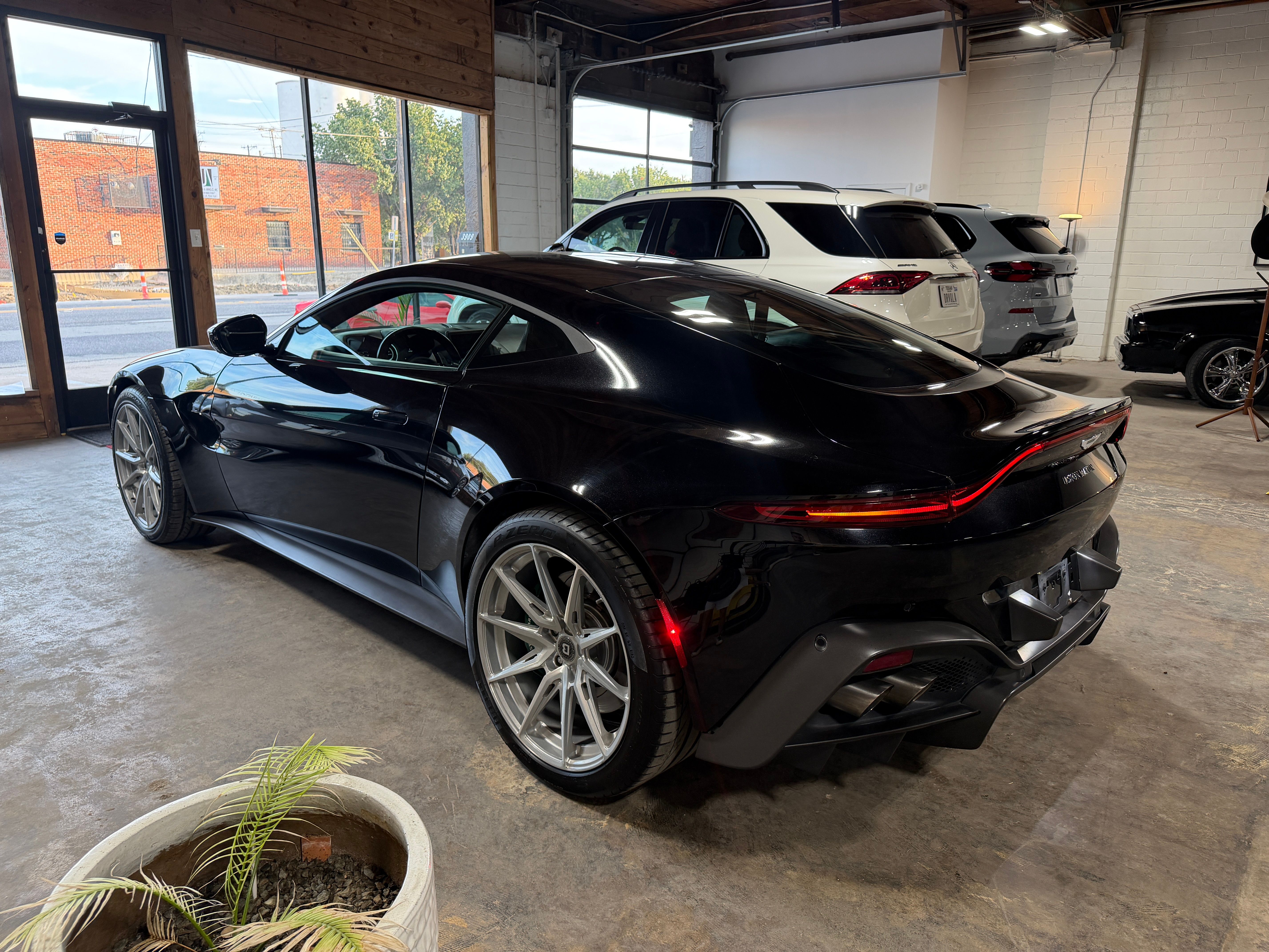 Used 2020 Aston Martin V8 Vantage Coupe RWD image 11