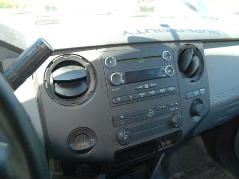 Used 2015 Ford F250 image 40