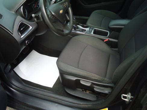 Used 2016 Chevrolet Cruze LT image 8