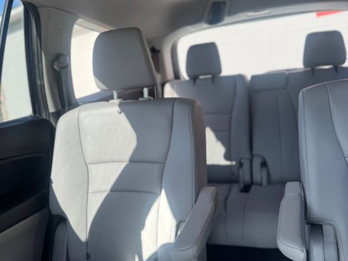 Used 2019 Honda Pilot Touring image 8
