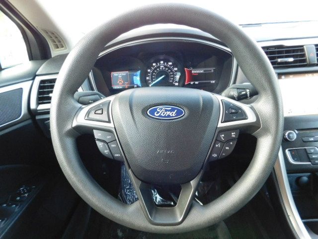 Used 2018 Ford Fusion SE FWD image 14