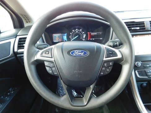 Used 2018 Ford Fusion SE image 14