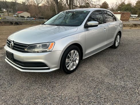 Used 2015 Volkswagen Jetta image 2