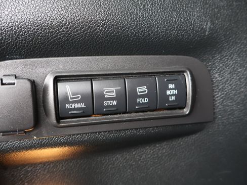 Used 2018 Ford Explorer Platinum image 17