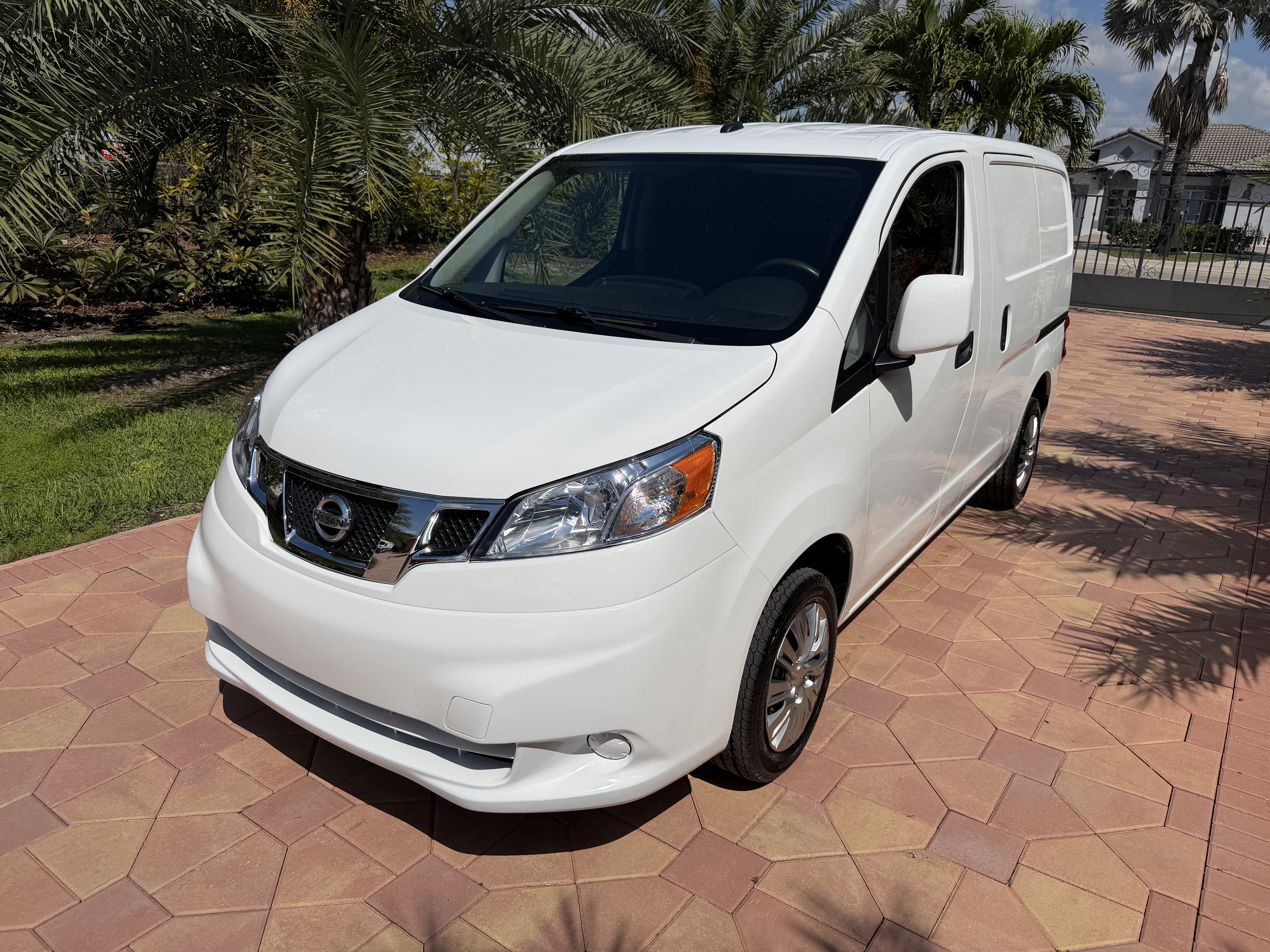 Used 2020 Nissan NV200 SV Van 4D FWD image 1