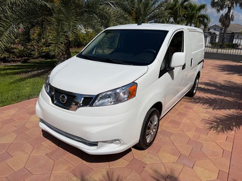 Used 2020 Nissan NV200 SV FWD image 1