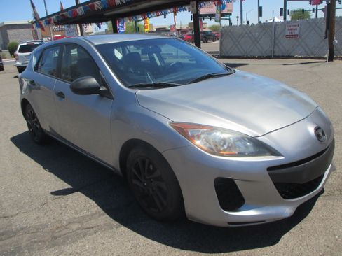 Used 2013 MAZDA MAZDA3 i Touring Hatchback FWD image 3