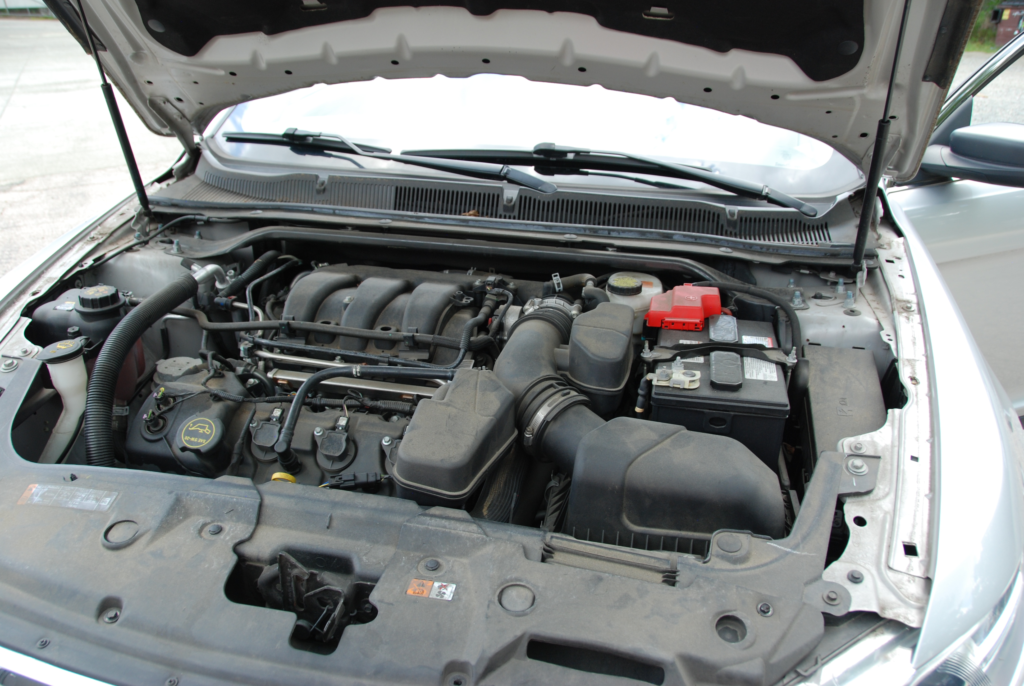 Used 2018 Ford Taurus SE FWD image 35