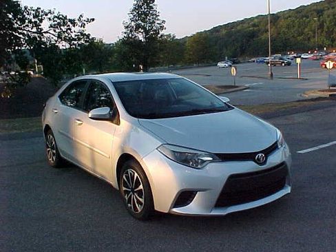 Used 2014 Toyota Corolla LE image 3