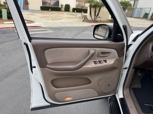 Used 2004 Toyota Sequoia SR5 image 19