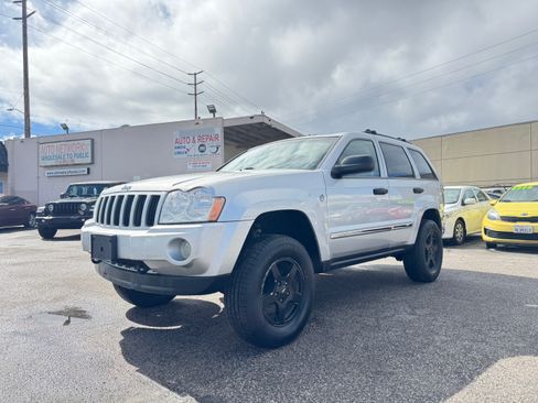 Used 2005 Jeep Grand Cherokee Laredo image 2