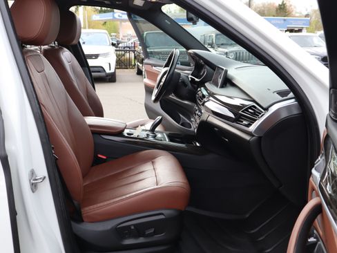 Used 2017 BMW X5 xDrive35d image 16