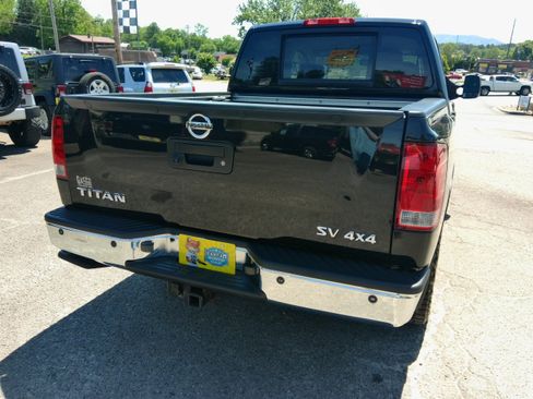 Used 2013 Nissan Titan 4x4 Crew Cab SV image 14