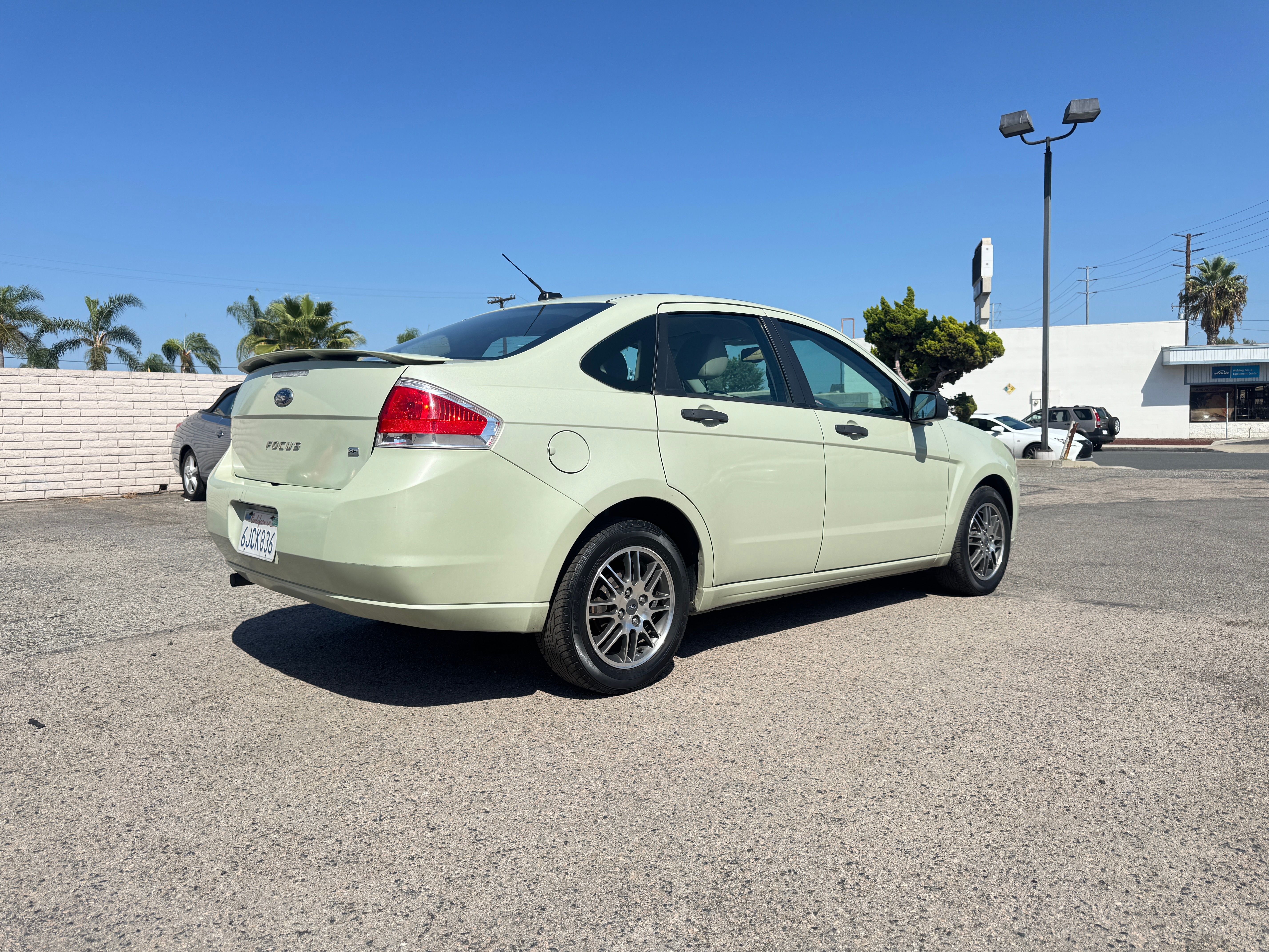 Used 2010 Ford Focus SE Sedan FWD image 9
