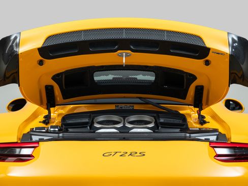 Used 2018 Porsche 911 GT2 RS image 38