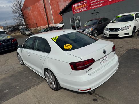 Used 2017 Volkswagen Jetta image 3