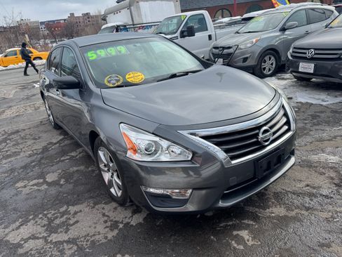Used 2014 Nissan Altima image 2