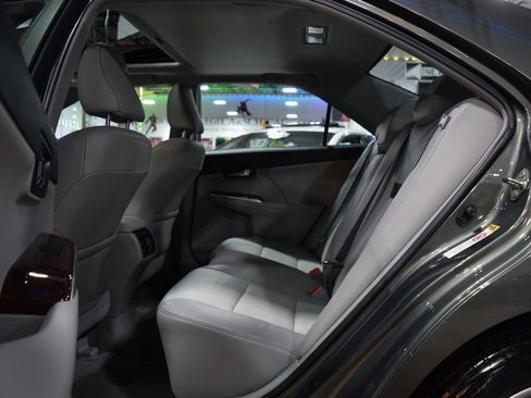 Used 2012 Toyota Camry XLE image 19