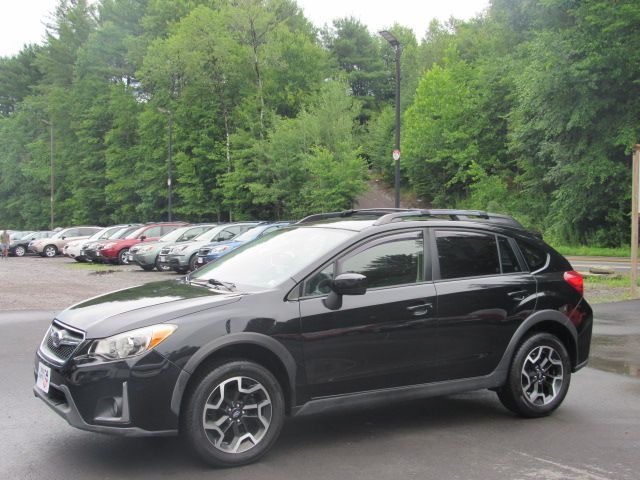 Used 2017 Subaru Crosstrek 2.0i Premium AWD/4WD image 2