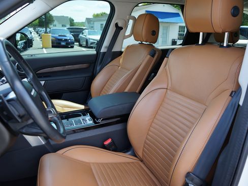 Used 2020 Land Rover Discovery HSE image 13