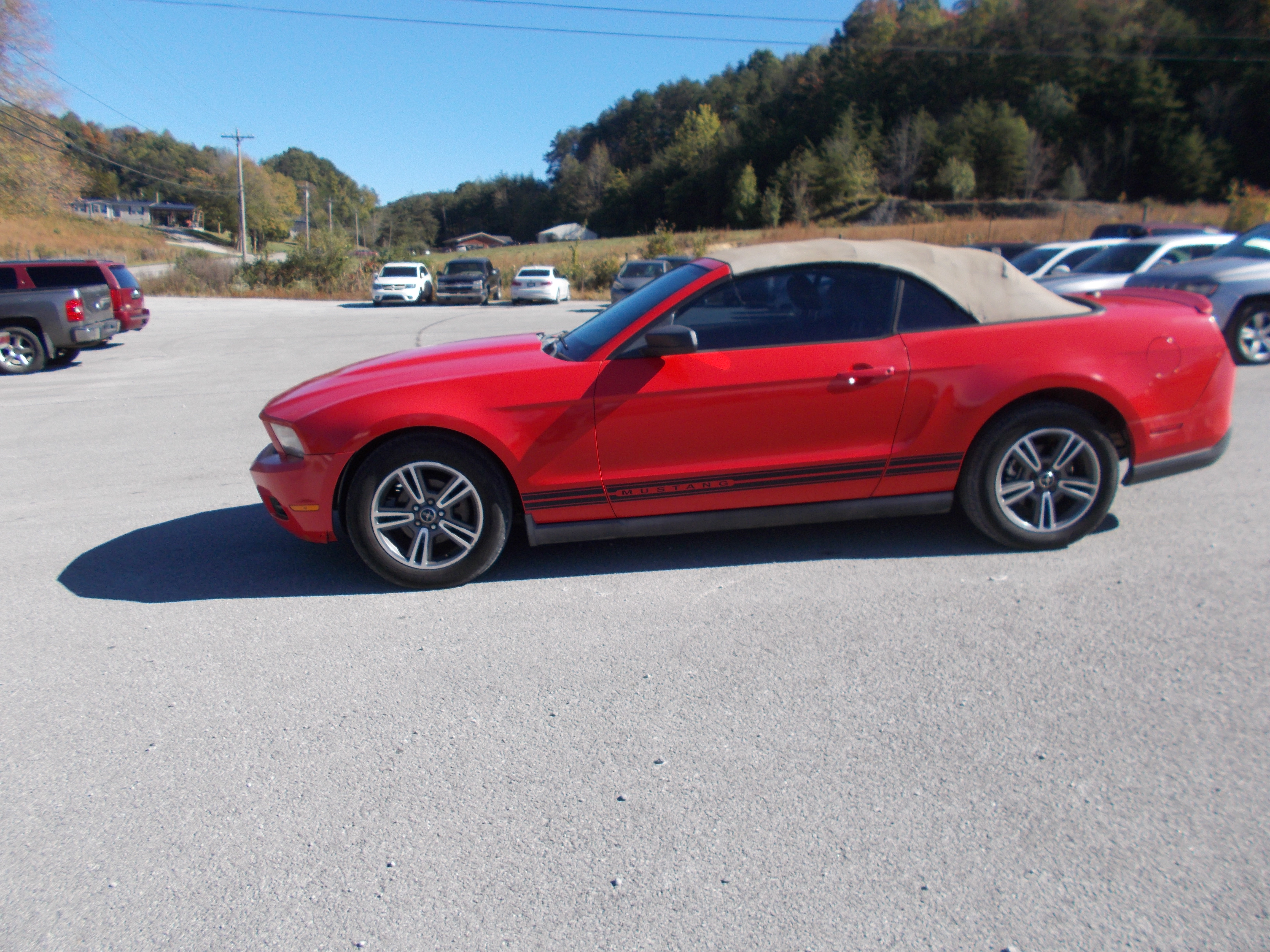 Used 2010 Ford Mustang Convertible RWD image 1