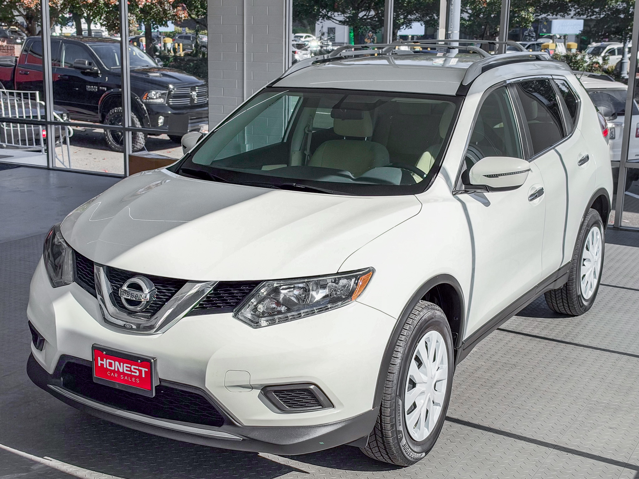 Used 2016 Nissan Rogue AWD image 3