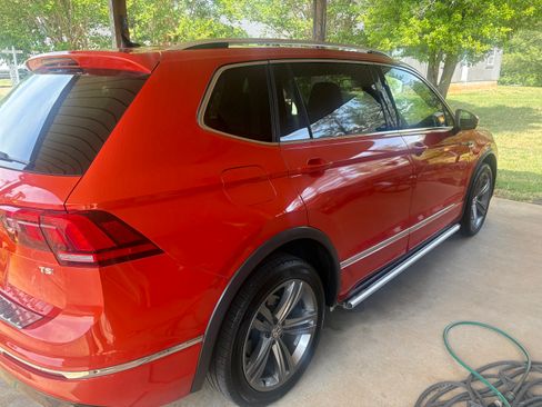 Used 2018 Volkswagen Tiguan FWD image 3