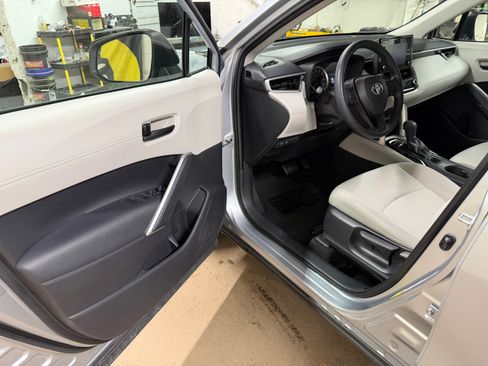 Used 2022 Toyota Corolla Cross L image 2