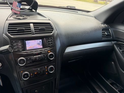 Used 2017 Ford Explorer 4WD Police Interceptor image 16