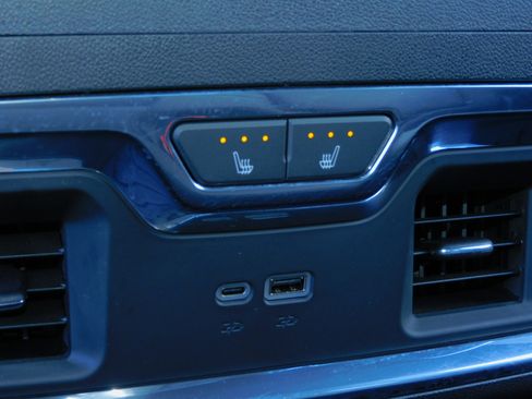 Used 2024 Chevrolet Silverado 3500 LTZ image 9